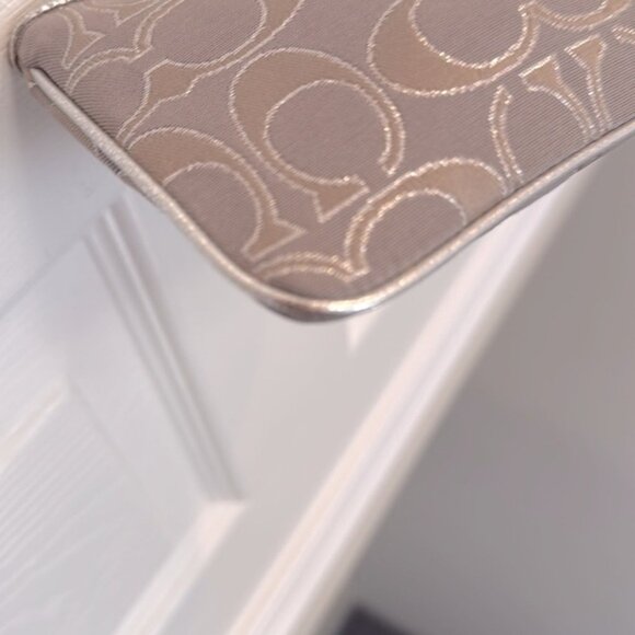 Coach Y2K Poppy Metallic Wristlet w/Hang Tag (EUC) (No Callouts) - Picture 8 of 16